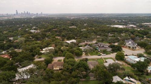 304 Blue Rdg Trl, Austin TX 78746-4538 exterior