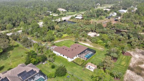 870 8 St, Naples FL 34120-0411 exterior