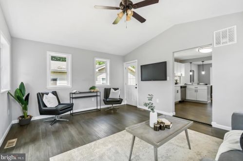 18 Mapledale Ave, Glen Burnie MD 21061-1938 exterior