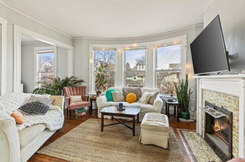 1545 Irving Pl, Milwaukee, WI 53202-1459