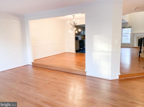 4 Bloomingdale Ct, Rockville MD  20852-5536 exterior