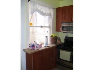 1613 Hartford Ave, Milwaukee WI  53211-3037 exterior