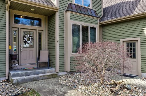 1061 Robinhood Dr, Meskegon MI  49445-2075 exterior