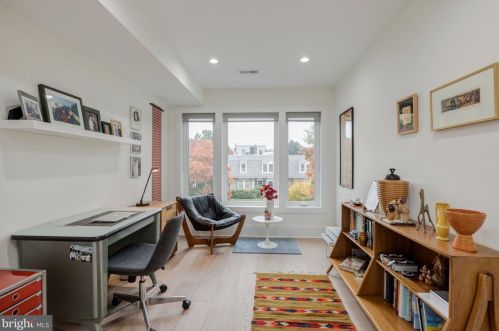 1818 37th St, Washington DC  20007-2238 exterior