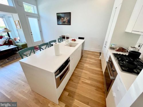 1102 T St, Washington DC  20009-4427 exterior