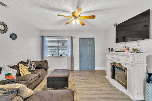 4013 Rainier St, Irving TX 75062-7208 exterior