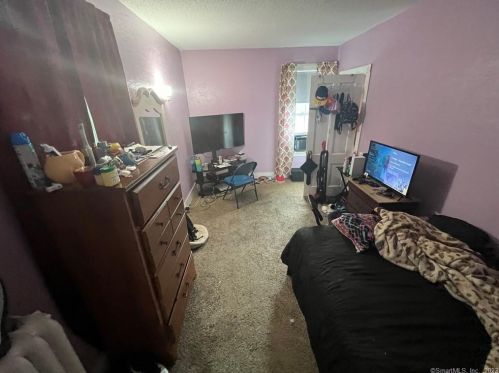 41 Loomis Ave, Windsor CT  06095-2804 exterior