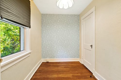 1986 Chalfant St, Pittsburgh PA 15221-1202 exterior