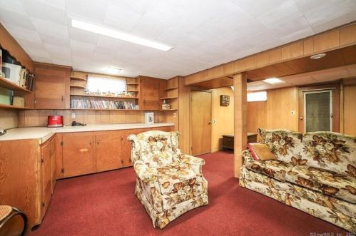 7 Curtis Ct, North Haven CT 06473-3921 exterior