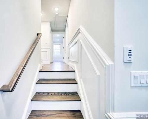 161 Adams Ave, River Edge NJ 07661-1437 exterior