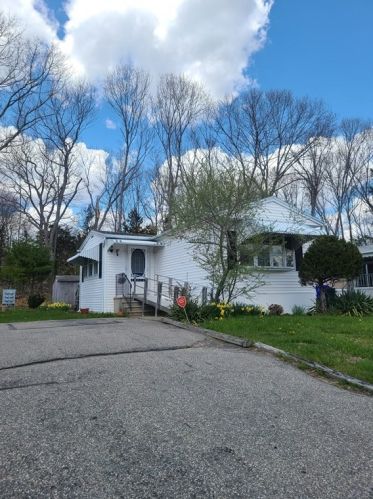 7 Northway, Taunton MA 02780-1219 exterior