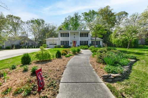 209 Mistletoe Dr, Greensboro, NC 27403-1428