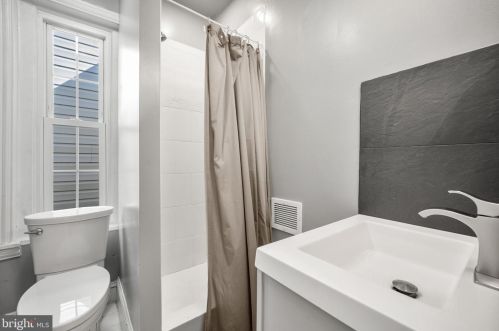 4043 Boone St, Philadelphia PA  19127-1704 exterior