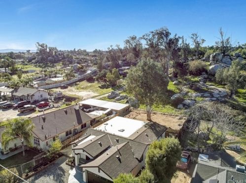 24 A St, Perris CA 92570-1962 exterior