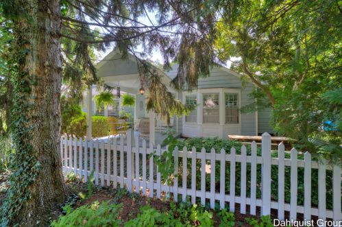 806 Moulton Ave, Meskegon MI 49445-2921 exterior