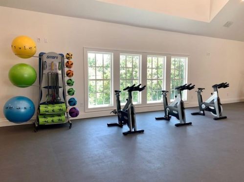 6607 Beacon Dr, Atlanta GA 30328 exterior