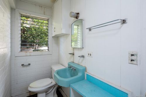 2620 Date St, Honolulu HI 96816-1122 exterior