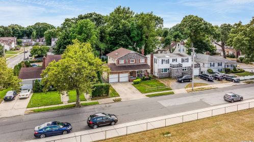 40 Kent Rd, Valley Stream NY 11580-3333 exterior