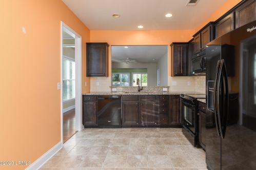 29 Mystic Point Dr, Bluffton SC 29909-2073 exterior