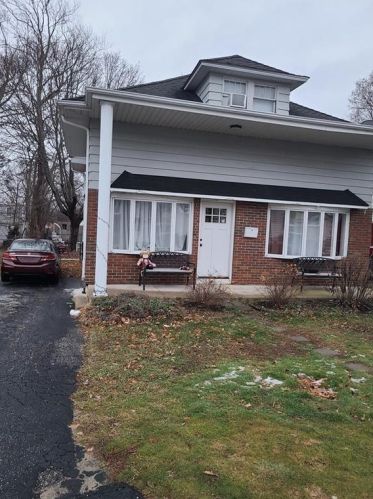 27 Clinton St, Providence, RI 02919-4122