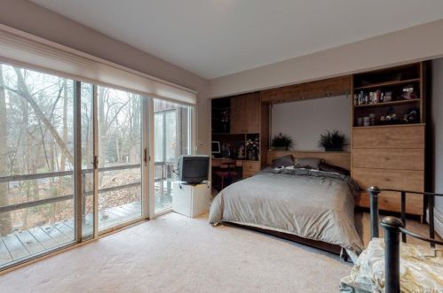 25 Sparrowbush Rd, Upper Saddle River NJ 07458-1420 exterior