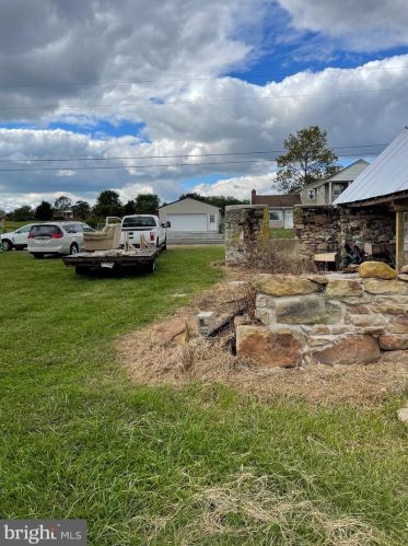 998 Plunkert Rd, Littlestown PA 17340-9643 exterior