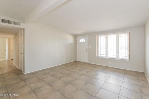 6918 Calle Orion, Tucson AZ  85710-5450 exterior