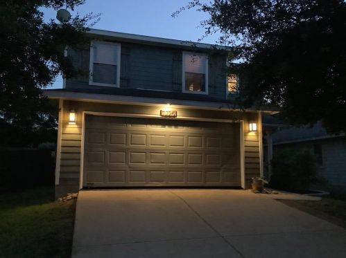 7225 Cayenne Ln, Austin TX  78741-7517 exterior