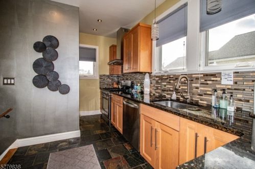 32 Park Ave, Avenel NJ 07001-1448 exterior