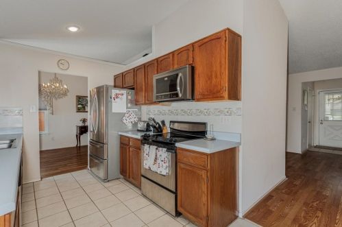 1311 Lakeshore Dr, Irving TX 75060-6675 exterior