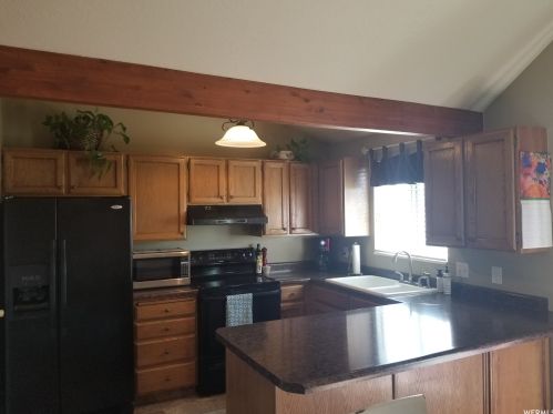 1451 Countrywood Ln, Taylorsville UT 84088-6530 exterior