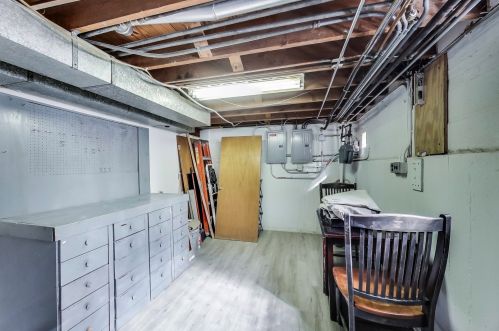 6147 Melvina Ave, Chicago IL 60638-4305 exterior