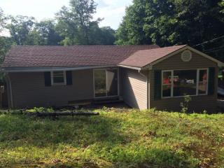 6 Colby Trl, Hopatcong, NJ 07843-1717