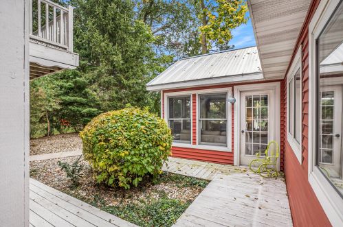 3272 Thorncrest Dr, Grand Rapids MI 49546-7353 exterior