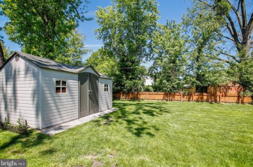 2232 Candlewood Dr, Alexandria VA 22308-1507 exterior