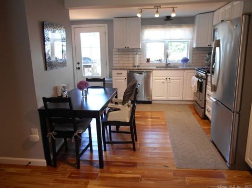 22 Botsford Ave, Milford CT 06460-5805 exterior