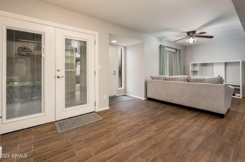 812 Eugie Ave, Phoenix AZ 85022-4952 exterior