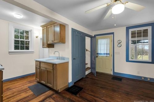 83 Maple St, Ellington CT  06029-3350 exterior