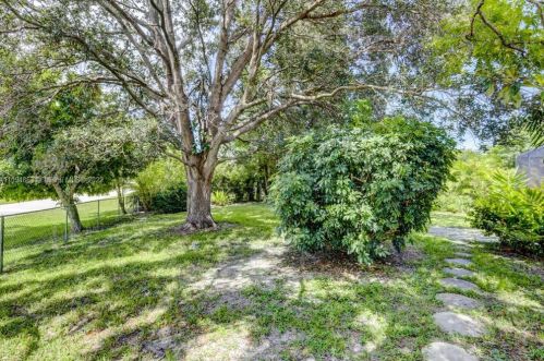 681 College Park Rd, Fort Pierce FL 34953-3330 exterior