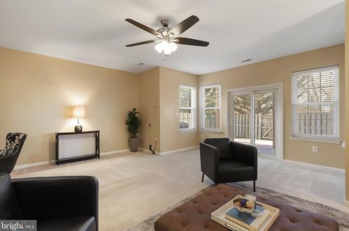 6747 Applemint Ln, Alexandria VA 22310-2649 exterior