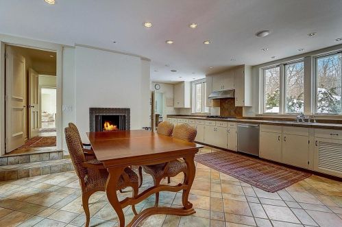 8415 Pelican Ln, Milwaukee WI 53217-2060 exterior