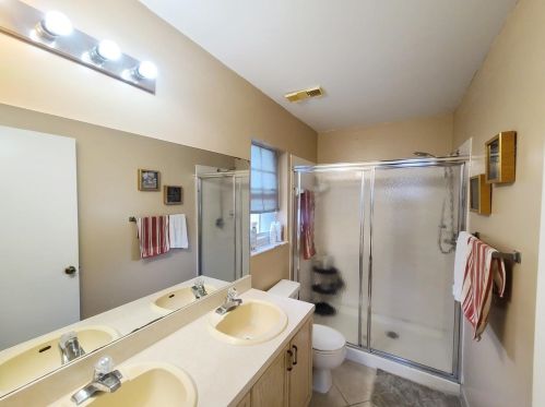 5568 Boynton Pl, Boynton Beach FL 33437-2672 exterior