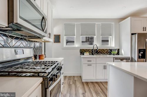 5817 Henry Ave, Philadelphia PA  19128-1702 exterior