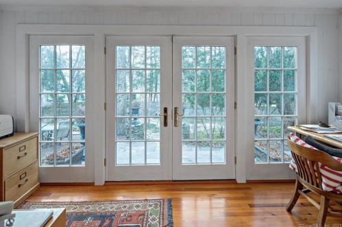 11 Dover Rd, Westport CT 06880-2627 exterior