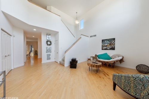 692 Indiana St, Elmhurst IL 60126-1345 exterior