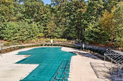 303 Cleveland Ln, Rockaway NJ 07866-5803 exterior