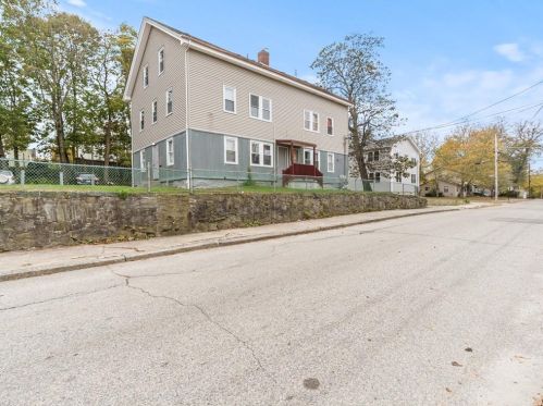 62 Jeffers St, Woonsocket RI 02895-4217 exterior