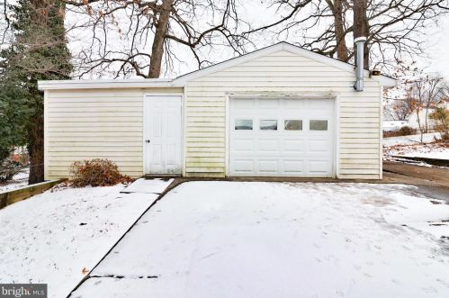 1201 Clagett Dr, Rockville MD 20851-2116 exterior