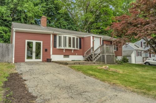 42 Tiverton Pkwy, Worcester, MA 01602-1204