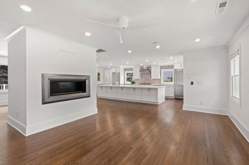 695 Glenforest Rd, Atlanta GA  30328-5258 exterior